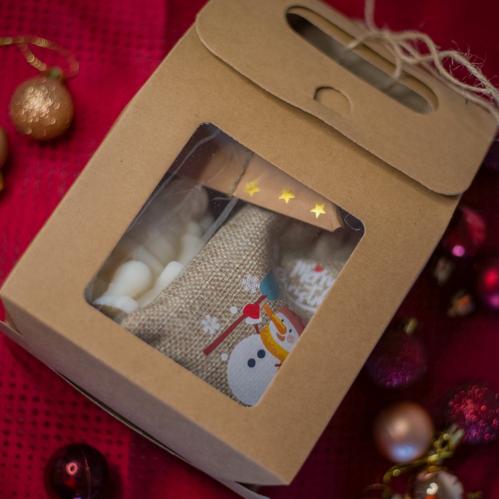 Veliki božićni poklon paket Wooden Glow – elegantan eco set sa svijećom, mirisnim voskom i auto difuzorom u božićnoj kutiji