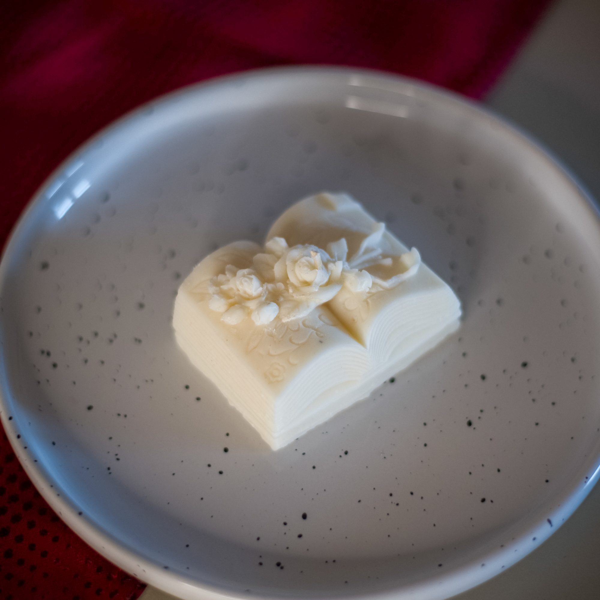 Dekorativna svijeća knjiga